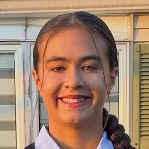 Hannah Cumplido-Delgardio headshot